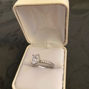 Estate Dazzling Sterling Silver Ring with Clear CZ Stones Size 6.75